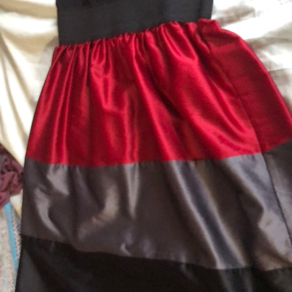 Cute and simple party dress - Picture 2 of 3